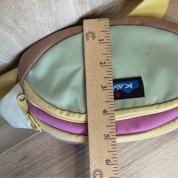Kavu Spectator Fanny Pack Gem Crush Cross Body Day Bag Spectator Pastel - Picture 2 of 10